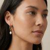 Boucles d’oreilles dorées « Bella » en acier inoxydable avec fermoir anglais et perles pendantes