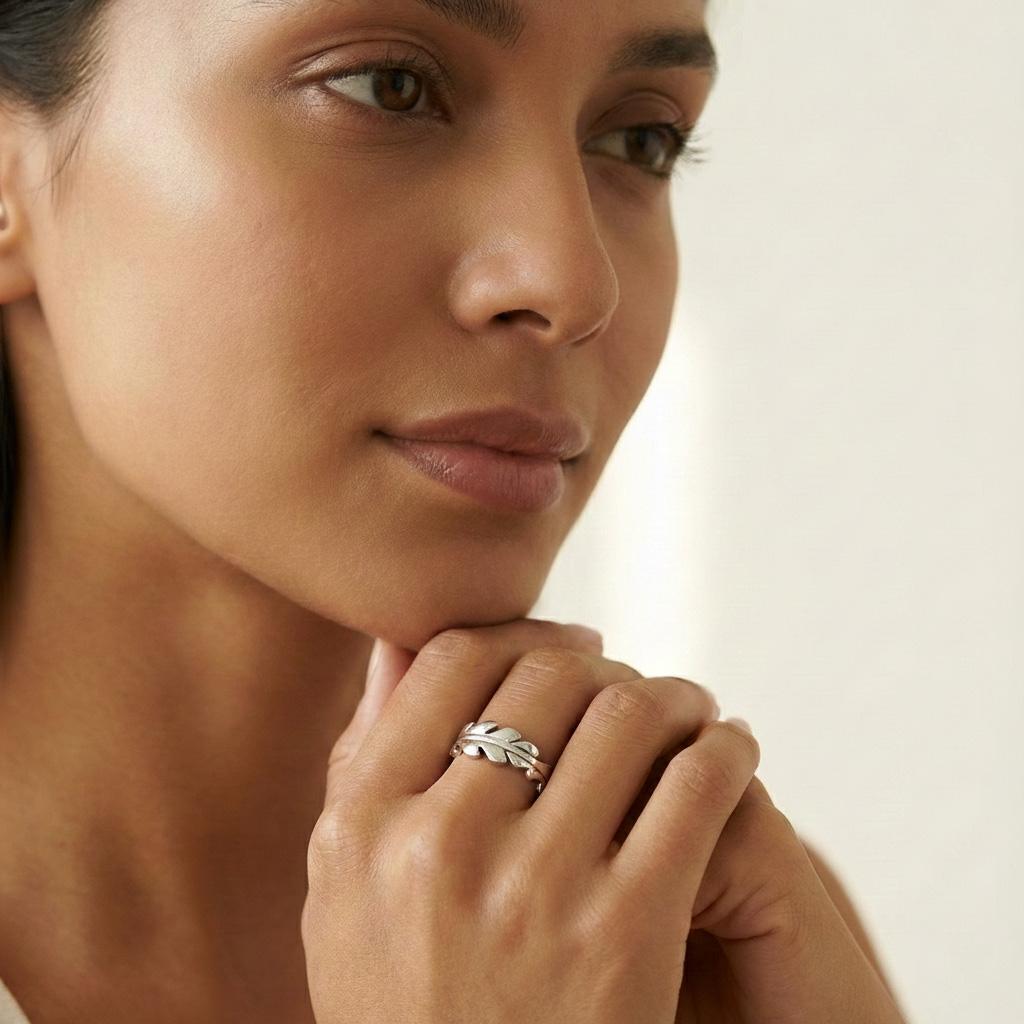 Bague « Delia» design ajouré en forme de feuille stylisée en acier inoxydable argenté