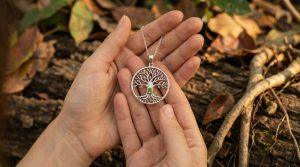 Que signifie le symbole de l'arbre de vie en bijoux